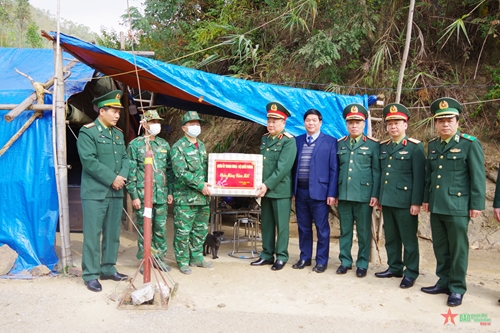 Bộ Quốc phòng kiểm tra, chúc tết quân và dân tuyến biên giới Lạng Sơn